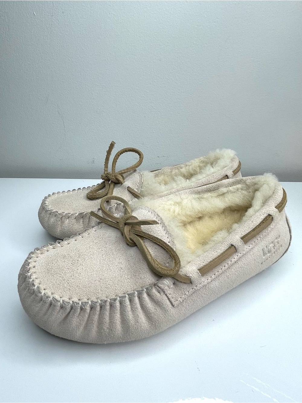 UGG Dakota Kid’s Cream Suede Moccasin Slippers with Shearling Trim Size 1